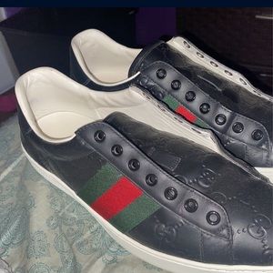 I an selling my gucci shoe